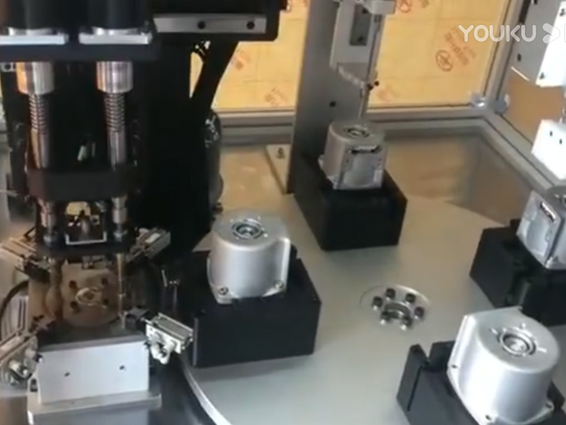 四軸自動鎖螺絲機